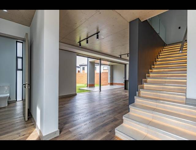 3 BEDROOM CLUSTER FOR SALE IN LYNNWOOD